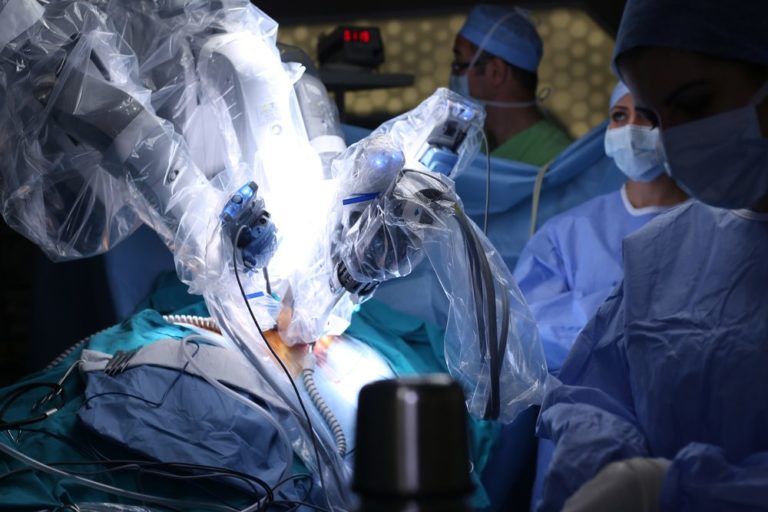 Surgeons using the da vinci surgical robot to perform a Cystectomy